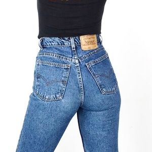 RARE Levi's Vintage Hi Rise  912 Mom jean size 5